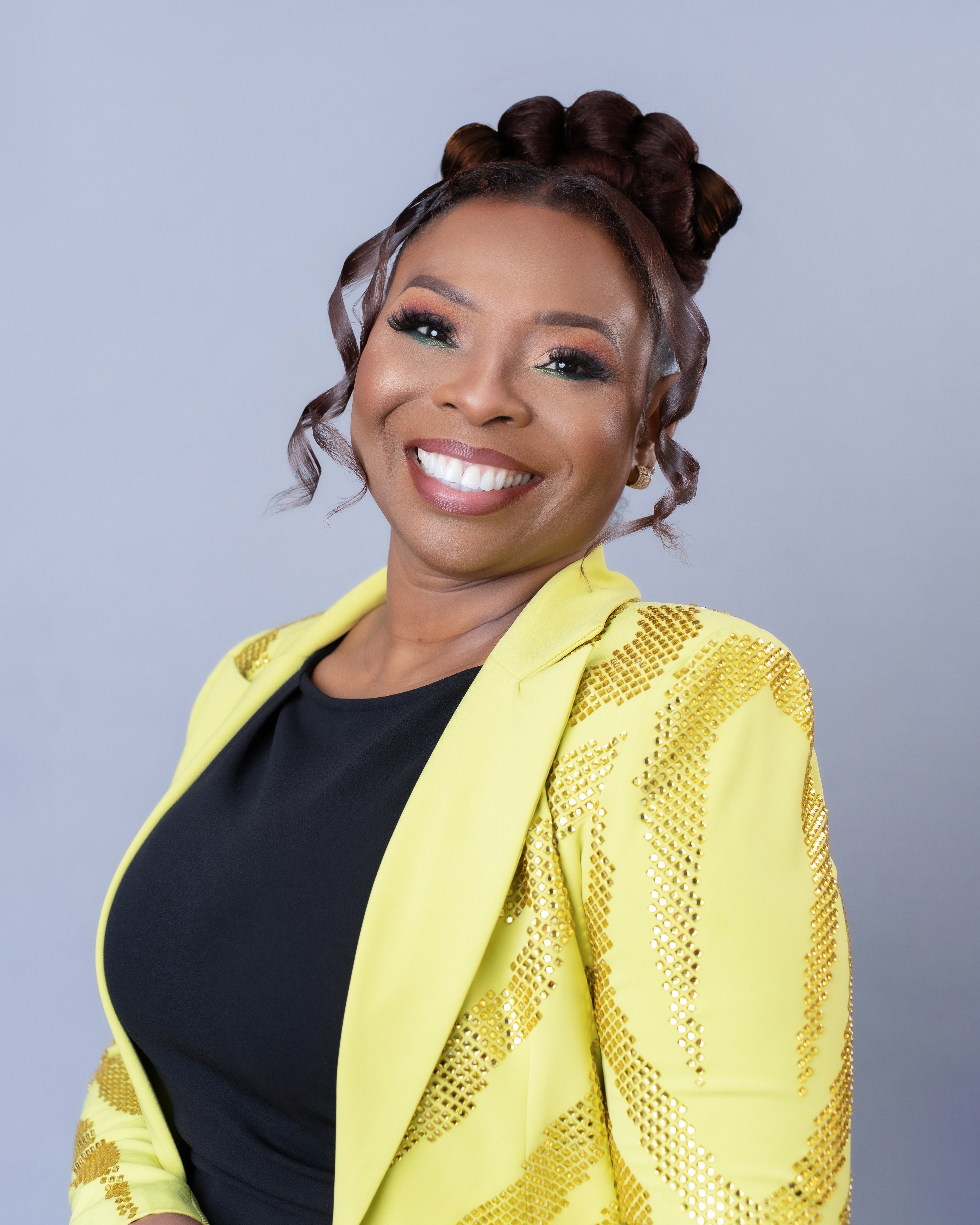 Shelly Aqui: Lifestyle & Business Coach To Women 